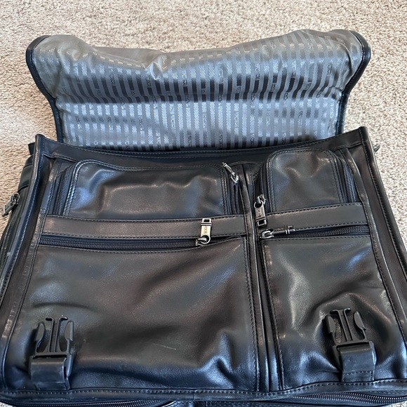 Tumi black leather briefcase - Picture 5 of 9